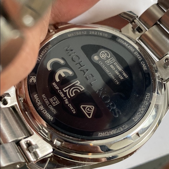 Michael kors digital original.   Perfect condition.  Selling it for moving. - Picture 5 of 5